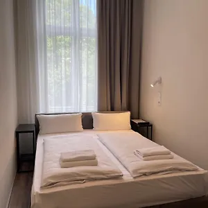 Blue - Minimalist Boutique ** Berlino